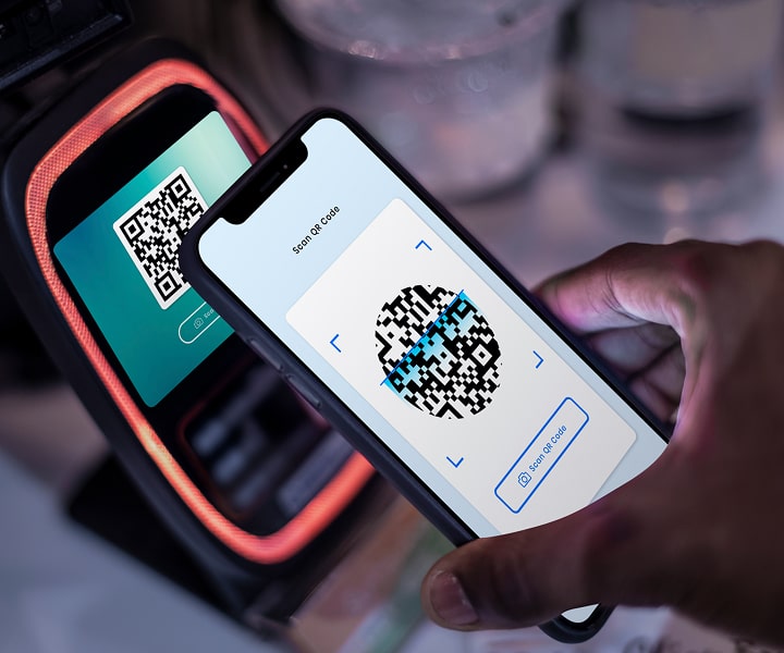 Contactless payment via smartphone and card reader